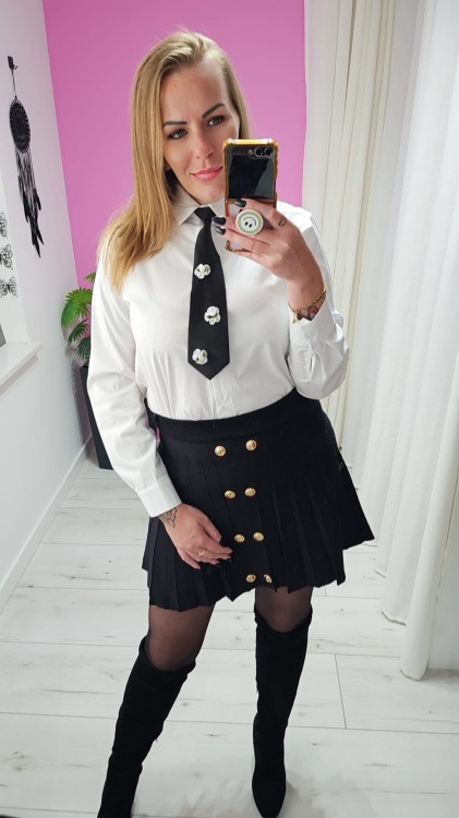 czarna mini sspódniczka.jpg