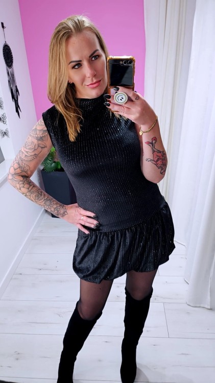 czarna sukienka mini z cyrkoniami.jpg