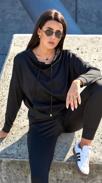 czarna bluza luise kangurka.jpg