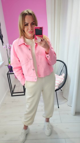 różowa kurtka.jpg