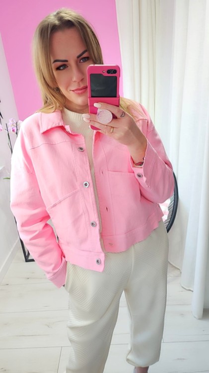 jeansowa kurtka róż.jpg