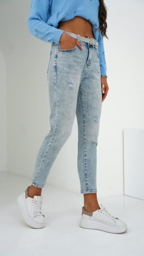 jeansy mom fit.jpg