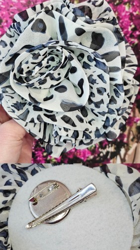 tiulowa broszka kwiat panterka.jpg