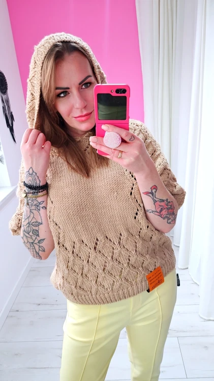 AŻUROWY SWETER KARMELOWY KRÓTKI RĘKAW MINOUU.jpg