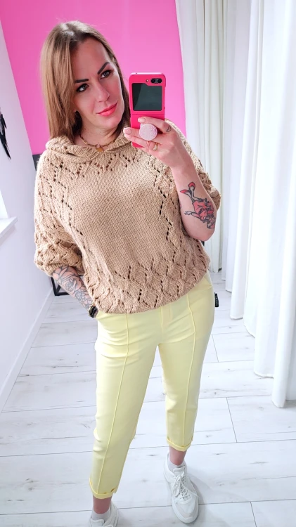 sweterkarmelowy z kapturem minouu.jpg