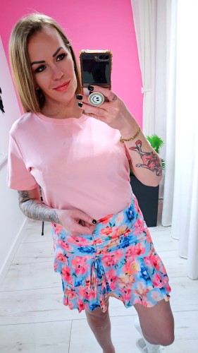 niebieska spódniczka różówe kwiatki.jpg