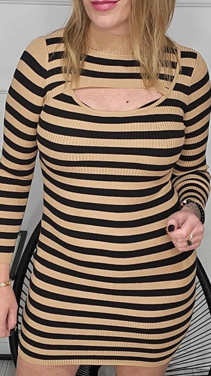 sukienka mini w aski czarno-karmelowe.jpg