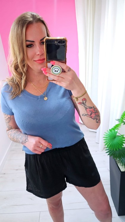 niebieska bluzka basic.jpg